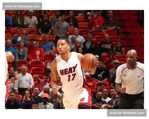 麦克赛尔与禄建波激战全场精彩对决 谁能笑到最后引发广泛关注